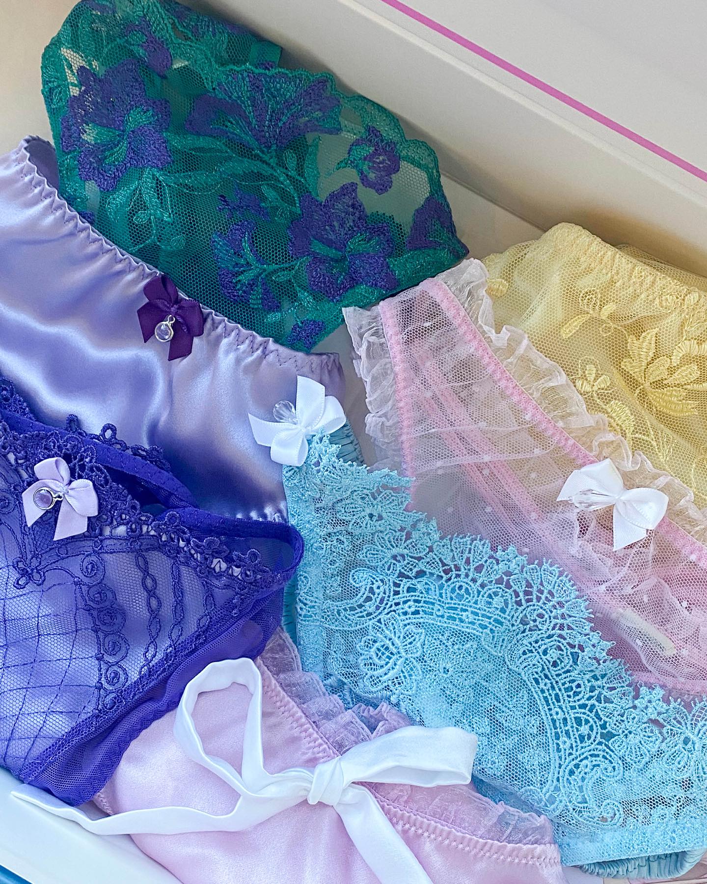 Shades of Desire: Colour Psychology and Lingerie – Scarlett Gasque